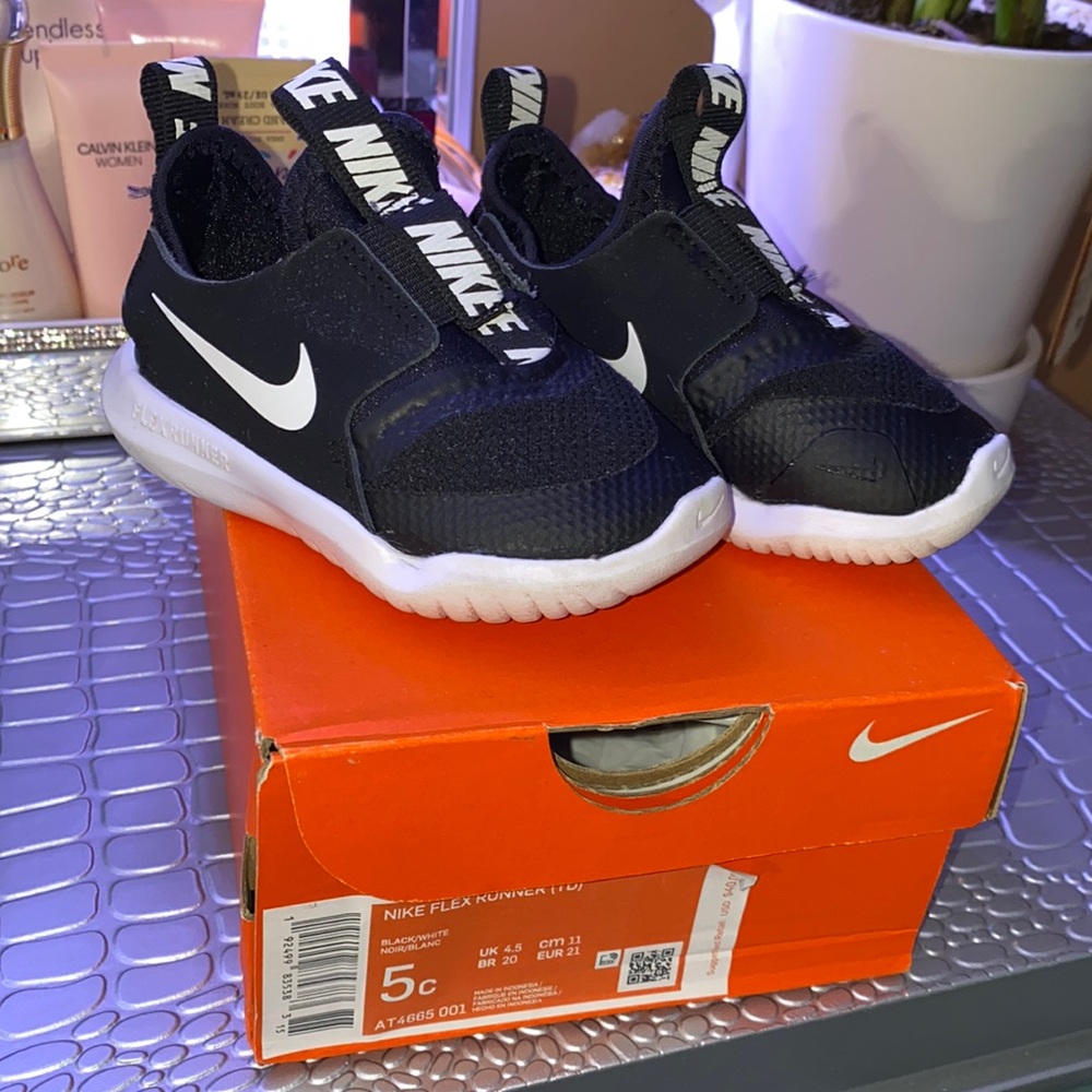 Nike Flex Runner Toddler Sneaker
